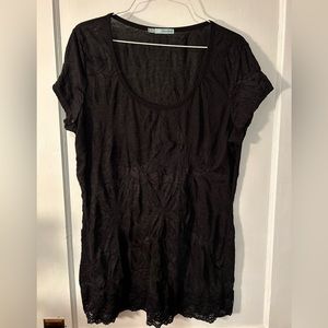 Black T-shirt with lace hem